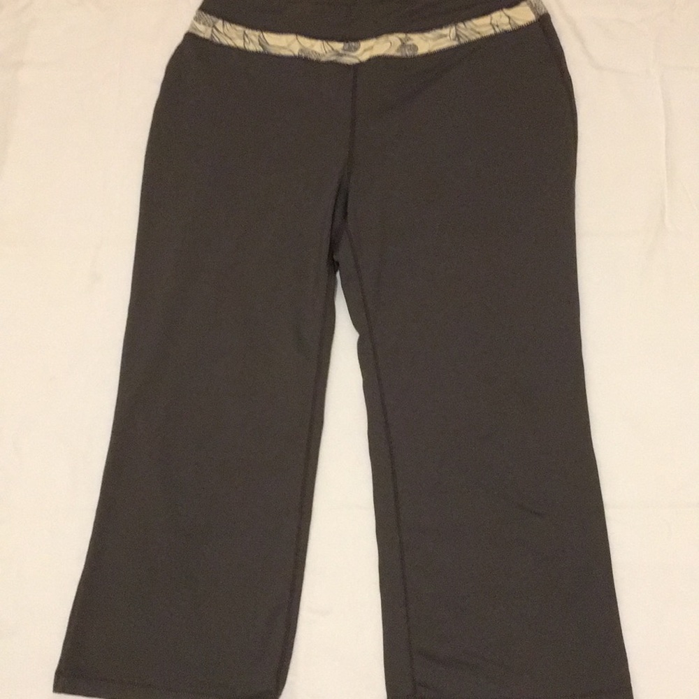 Be Inspired Capri Leggings Sz M